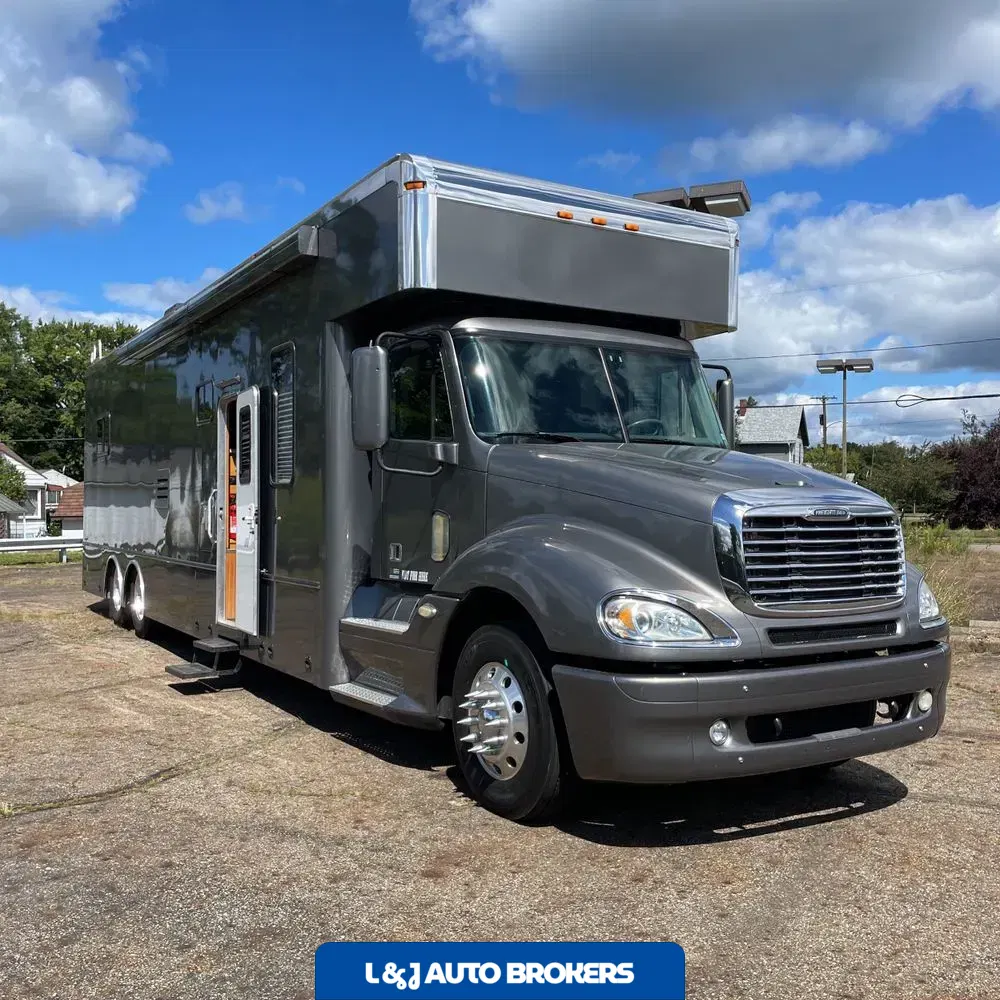 2006 Freightliner Commercial CL12064S 120"BBC Conv Cab SBA Truck 6X4