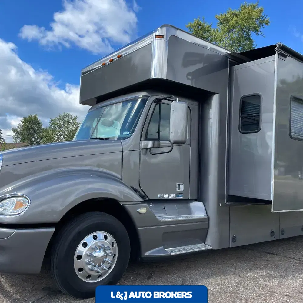 2006 Freightliner Commercial CL12064S 120"BBC Conv Cab SBA Truck 6X4