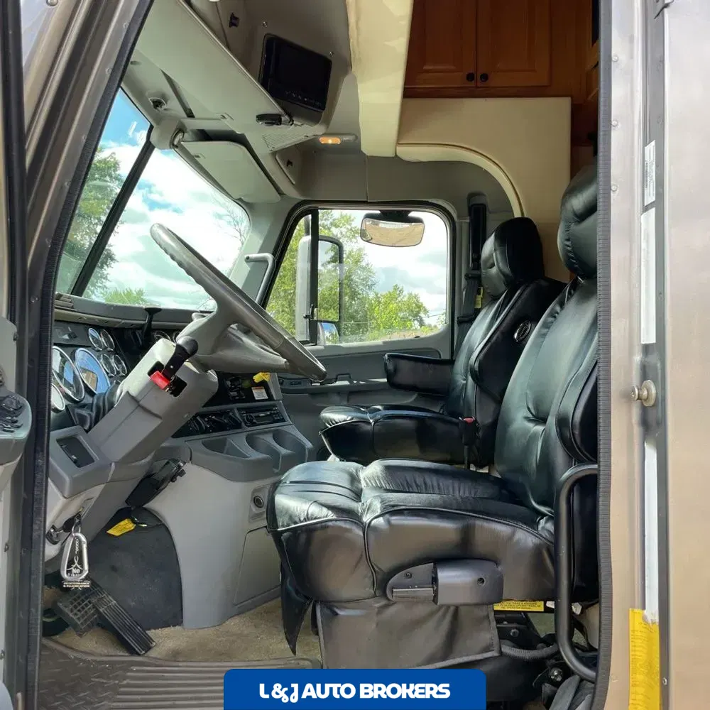 2006 Freightliner Commercial CL12064S 120"BBC Conv Cab SBA Truck 6X4