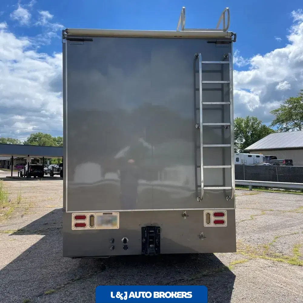 2006 Freightliner Commercial CL12064S 120"BBC Conv Cab SBA Truck 6X4