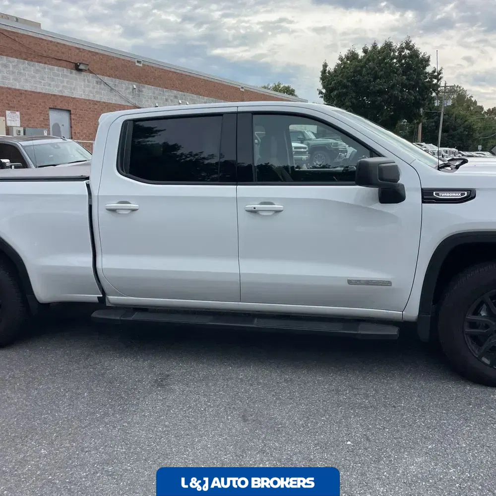 2025 GMC Sierra 1500 Elevation