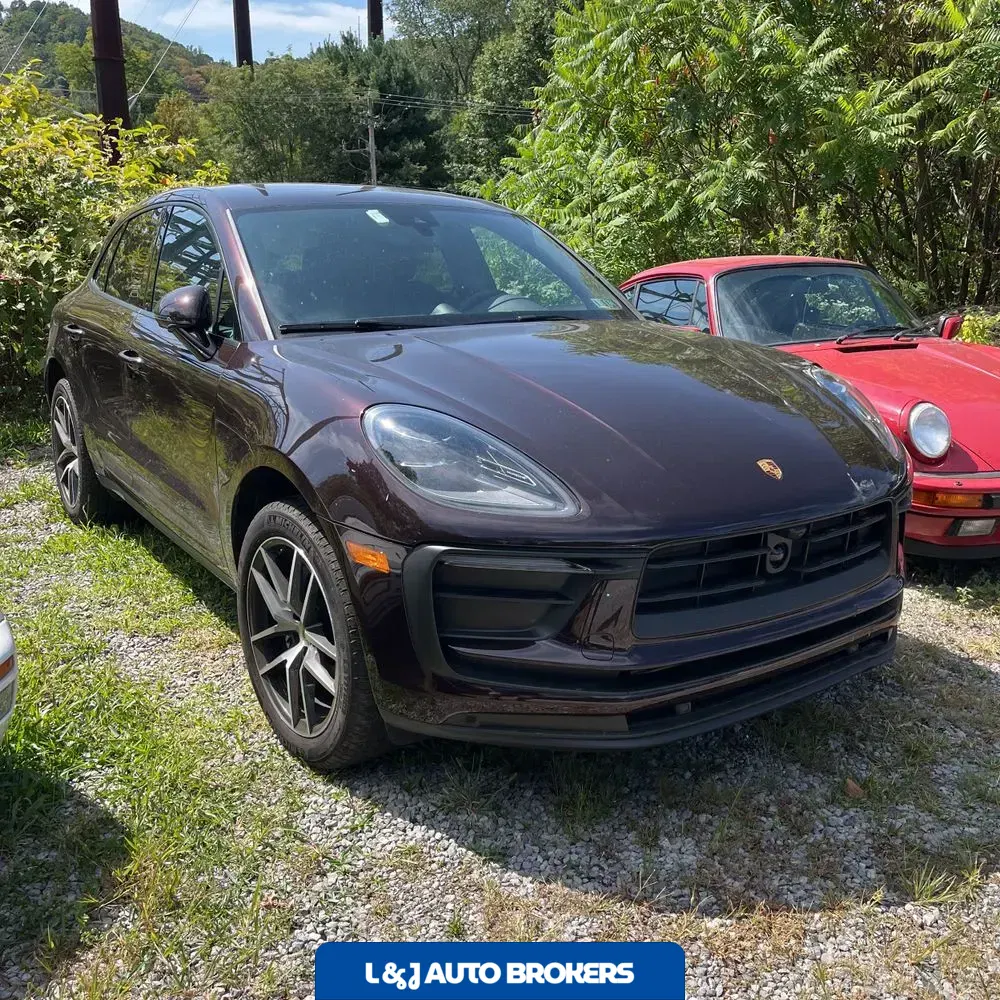 2025 Porsche Macan Base