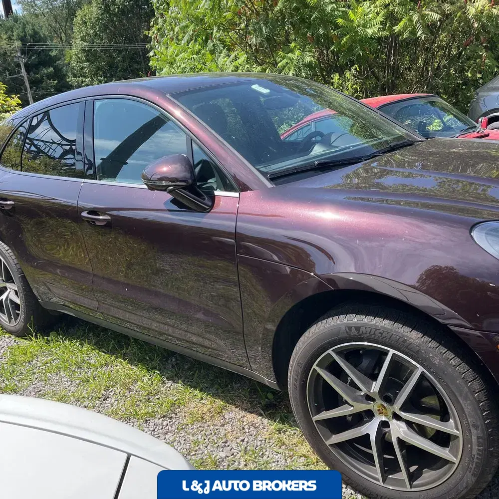 2025 Porsche Macan Base