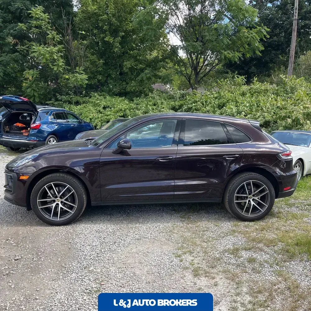 2025 Porsche Macan Base