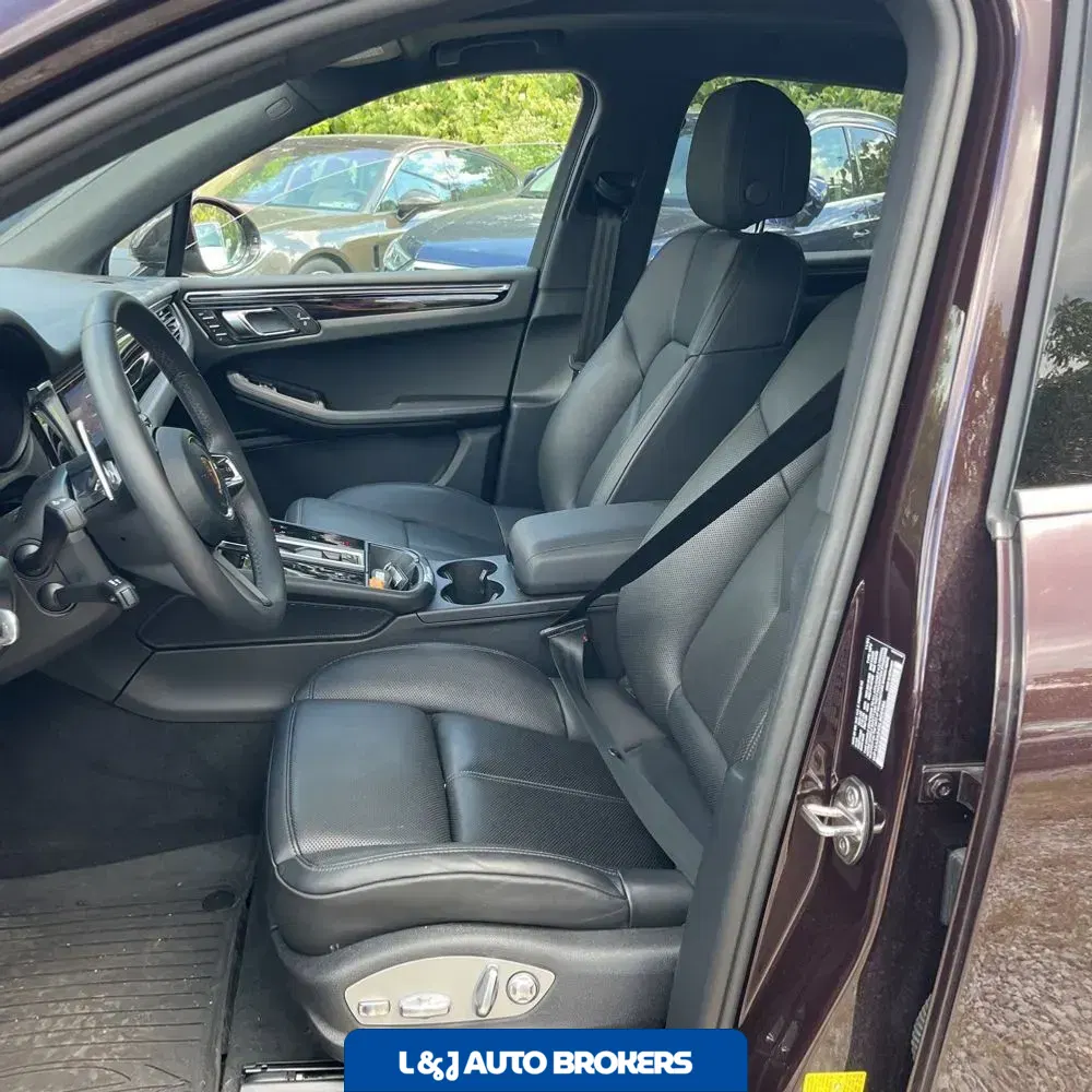 2025 Porsche Macan Base