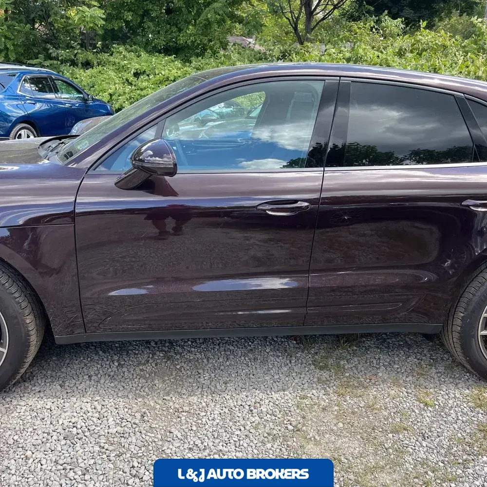 2025 Porsche Macan Base
