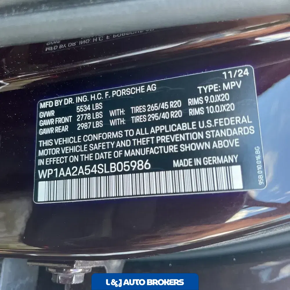 2025 Porsche Macan Base