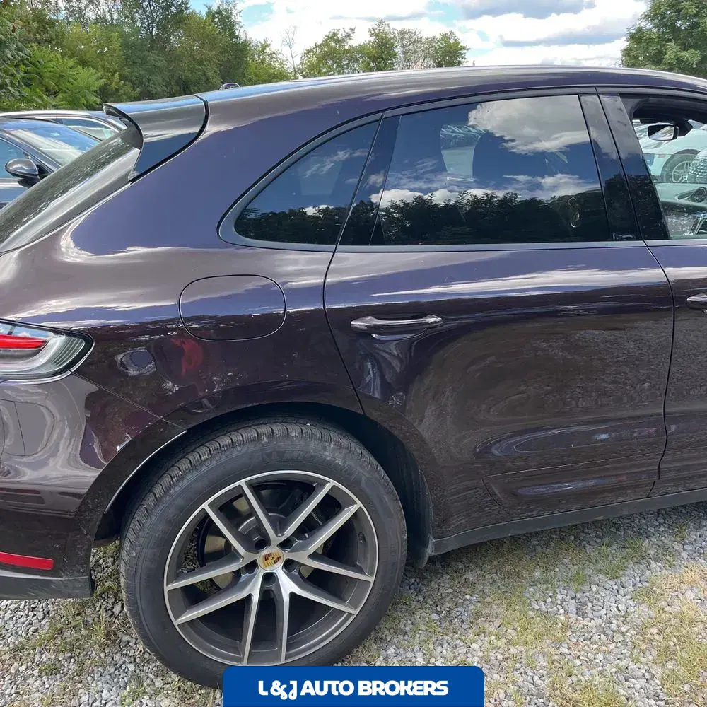 2025 Porsche Macan Base