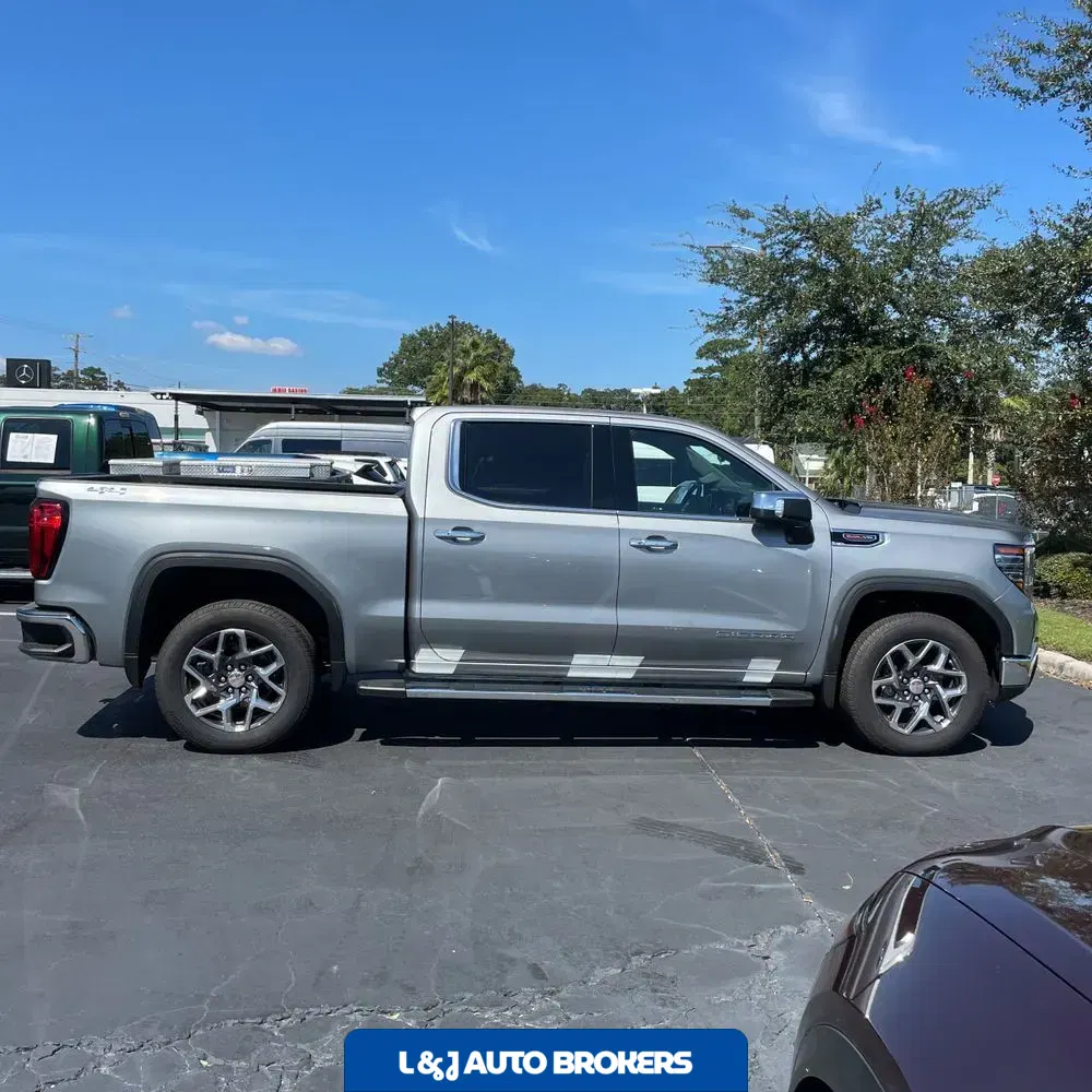 2025 GMC Sierra 1500 SLT