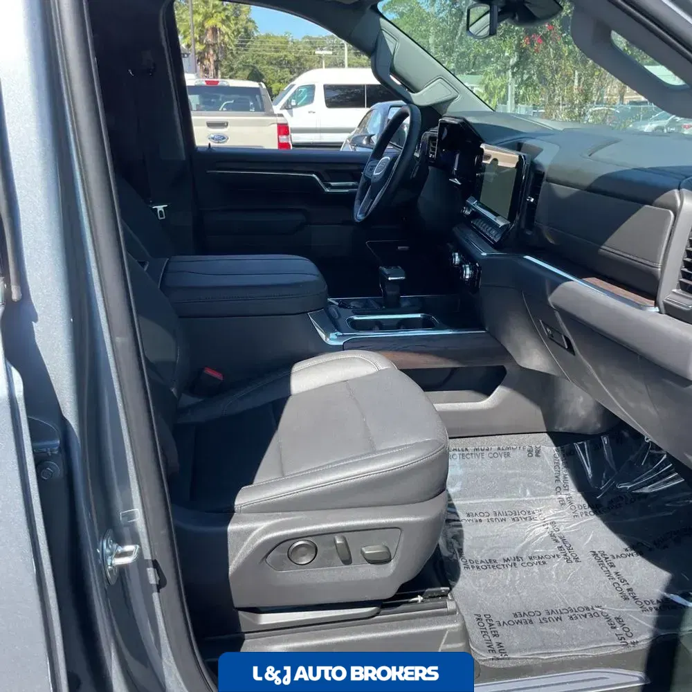 2025 GMC Sierra 1500 SLT