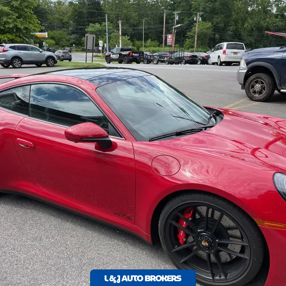 2022 Porsche 911 Carrera 4 GTS