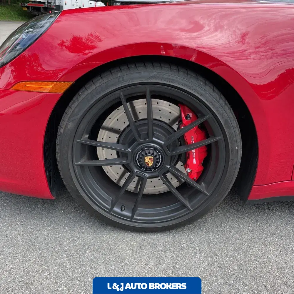 2022 Porsche 911 Carrera 4 GTS