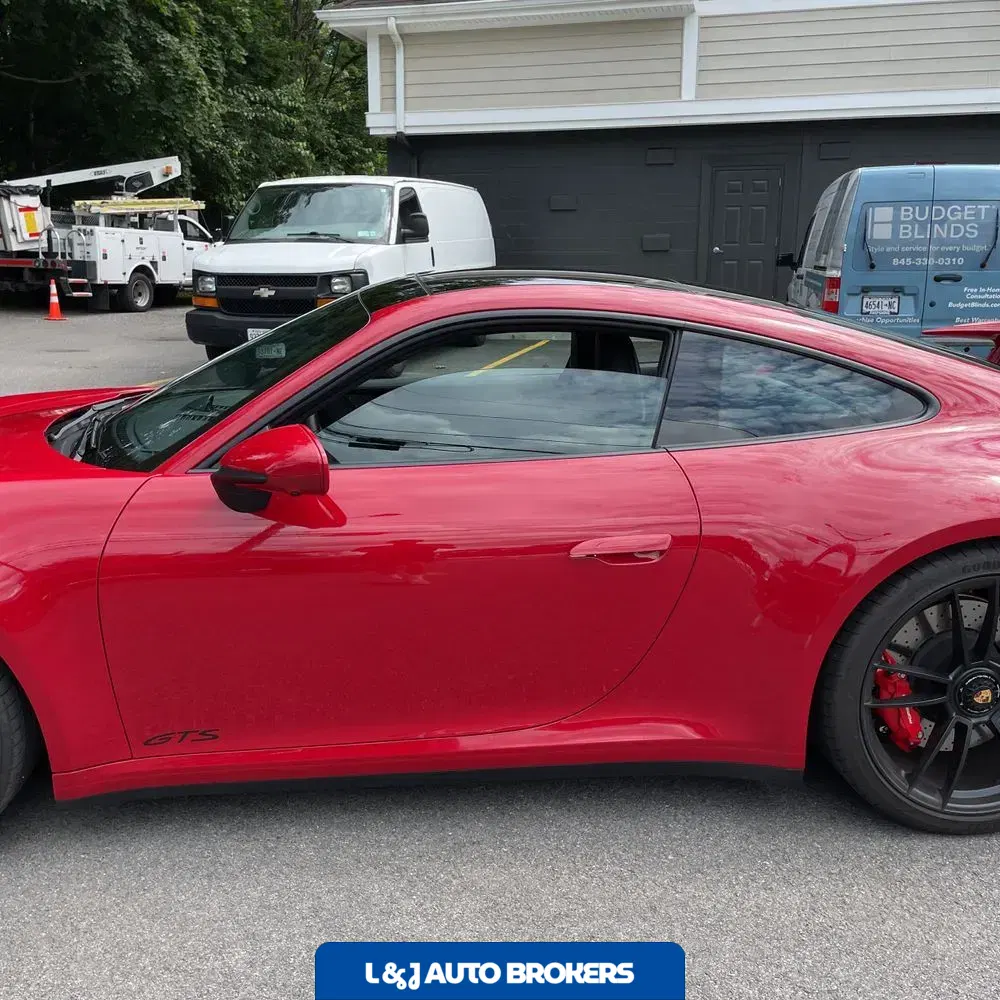 2022 Porsche 911 Carrera 4 GTS