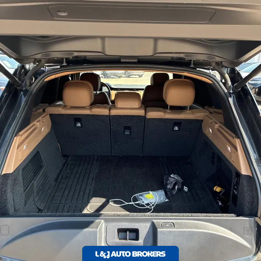 2023 Land Rover Range Rover SE