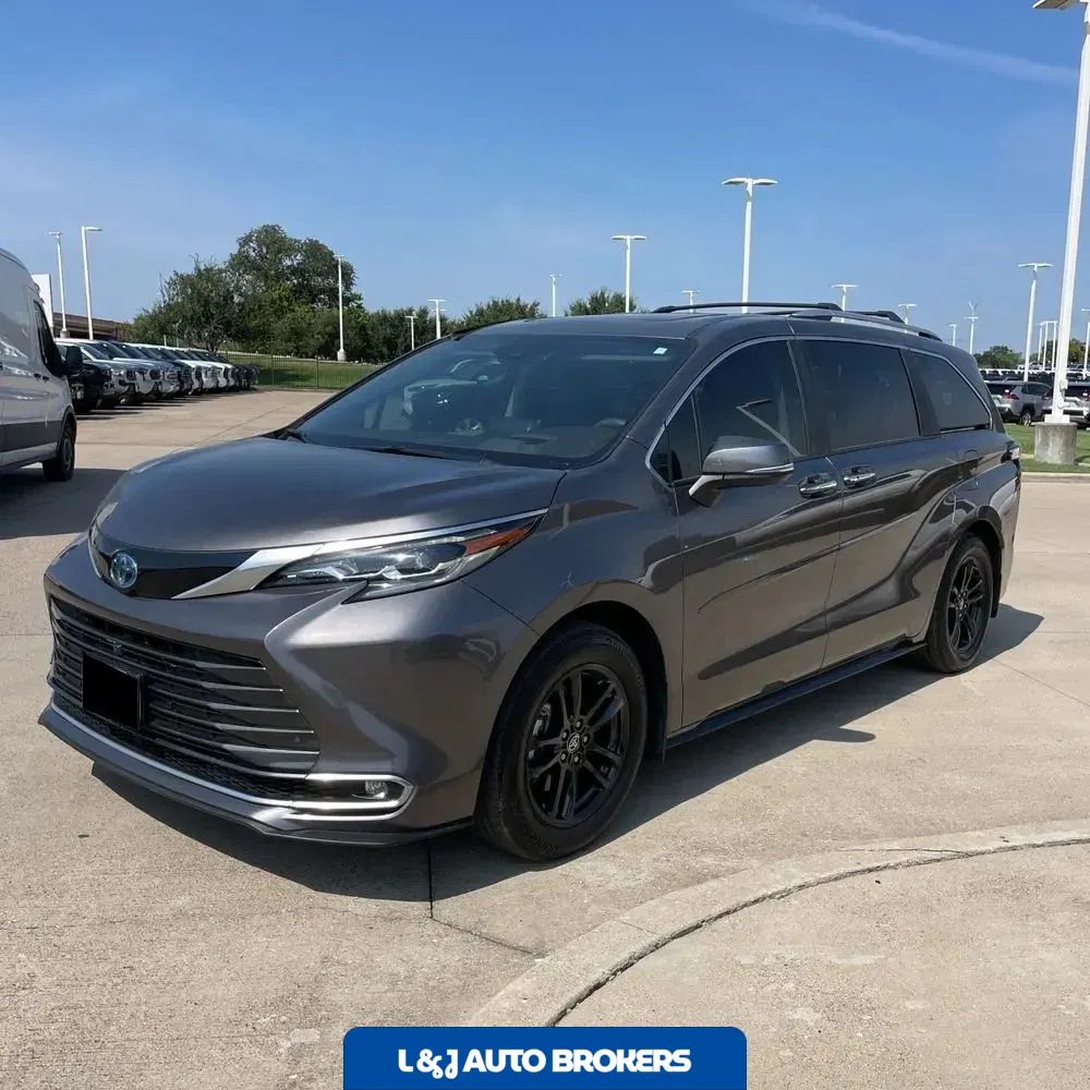 2024 Toyota Sienna Platinum 7-Passenger