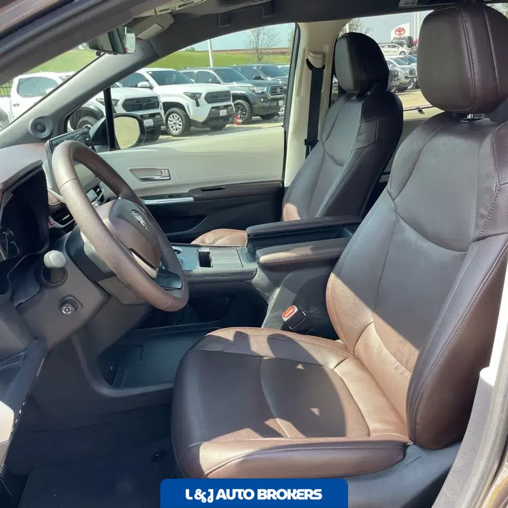 2024 Toyota Sienna Platinum 7-Passenger