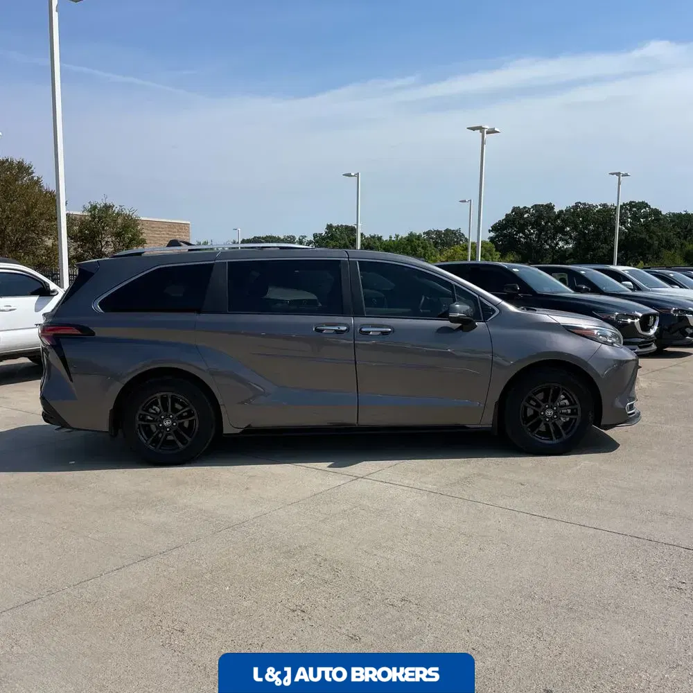 2024 Toyota Sienna Platinum 7-Passenger