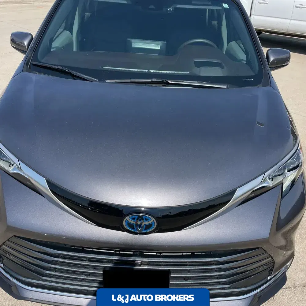 2024 Toyota Sienna Platinum 7-Passenger