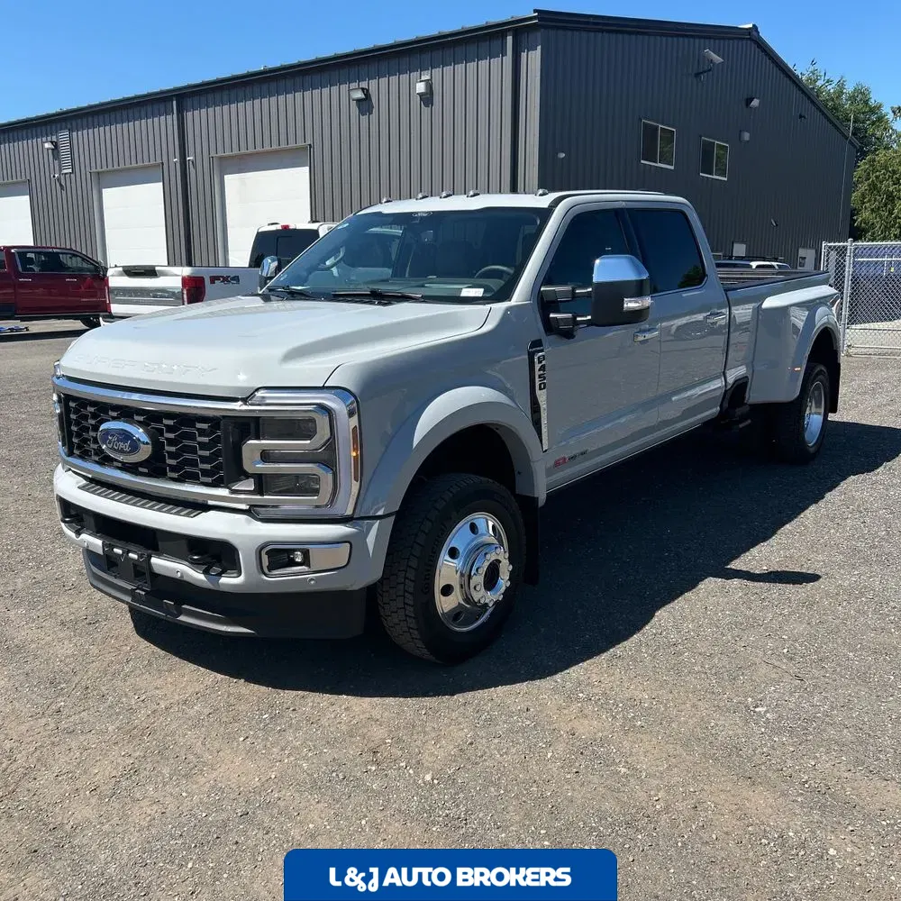 2025 Ford F-450 Super Duty Platinum
