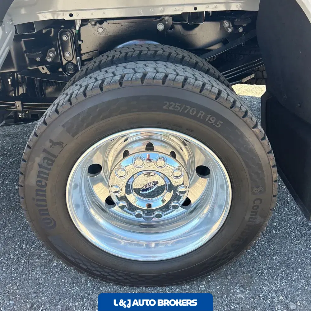 2025 Ford F-450 Super Duty Platinum