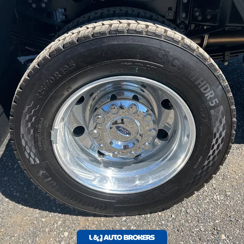 2025 Ford F-450 Super Duty Platinum