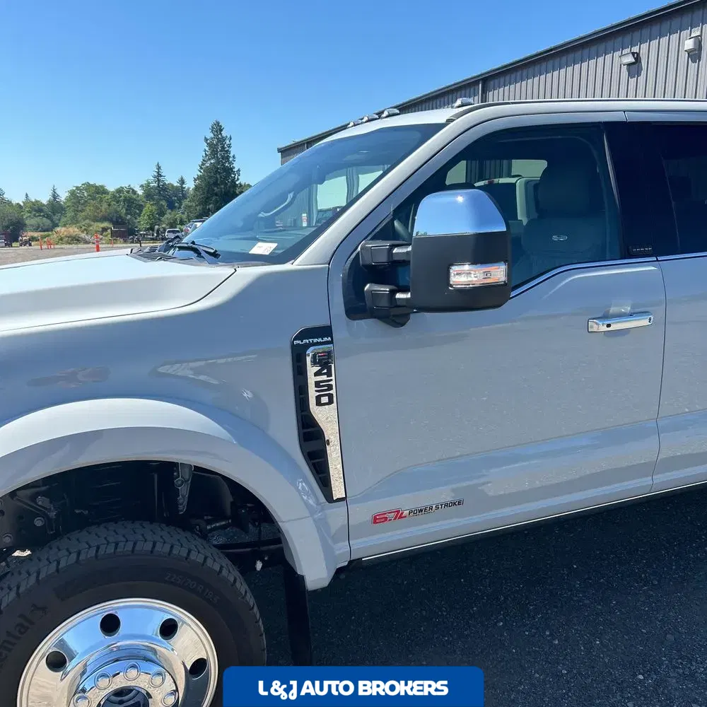 2025 Ford F-450 Super Duty Platinum