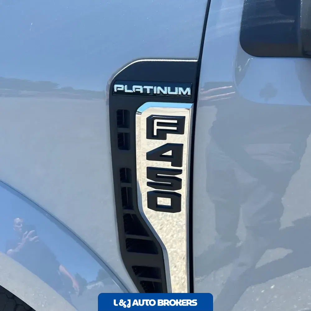 2025 Ford F-450 Super Duty Platinum