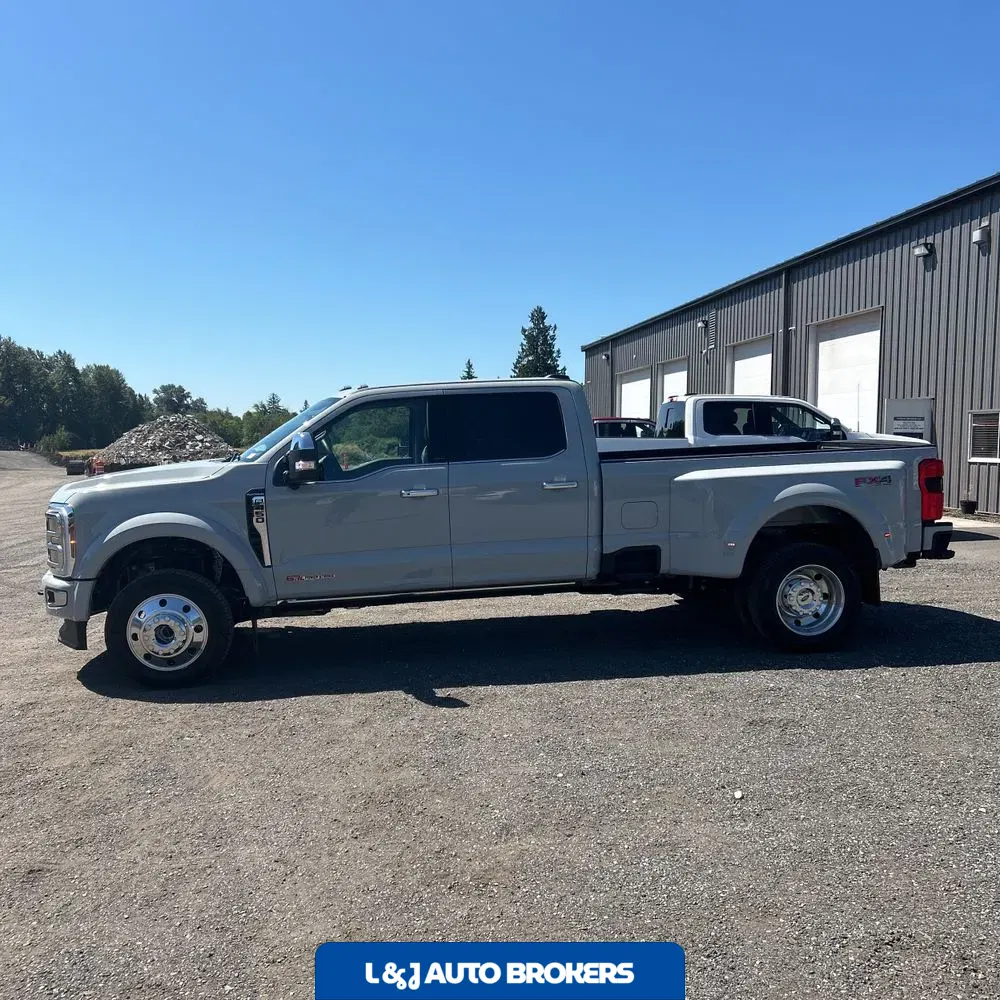 2025 Ford F-450 Super Duty Platinum
