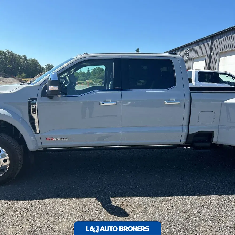 2025 Ford F-450 Super Duty Platinum