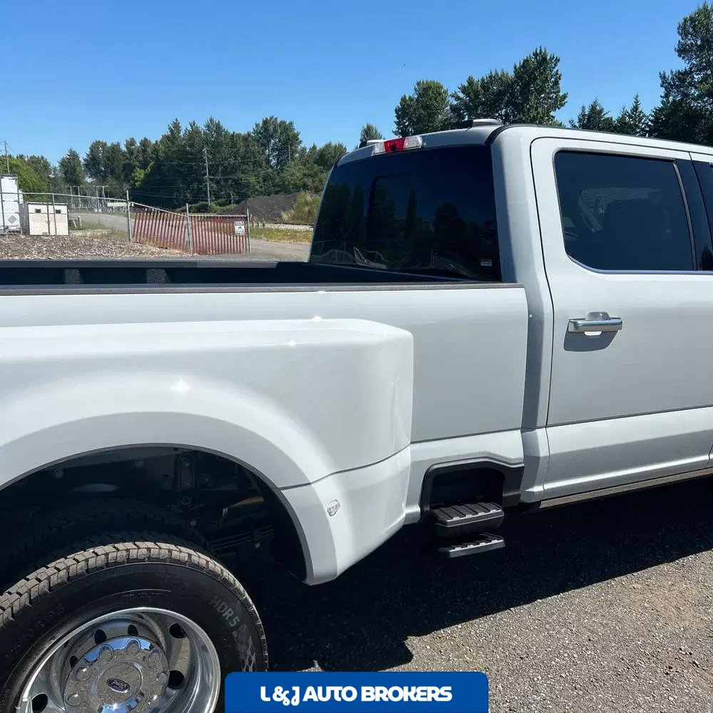 2025 Ford F-450 Super Duty Platinum
