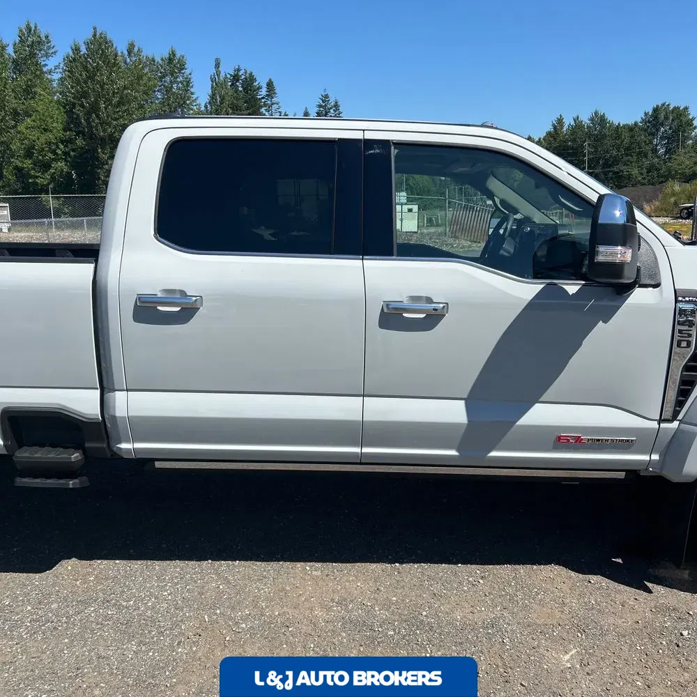 2025 Ford F-450 Super Duty Platinum