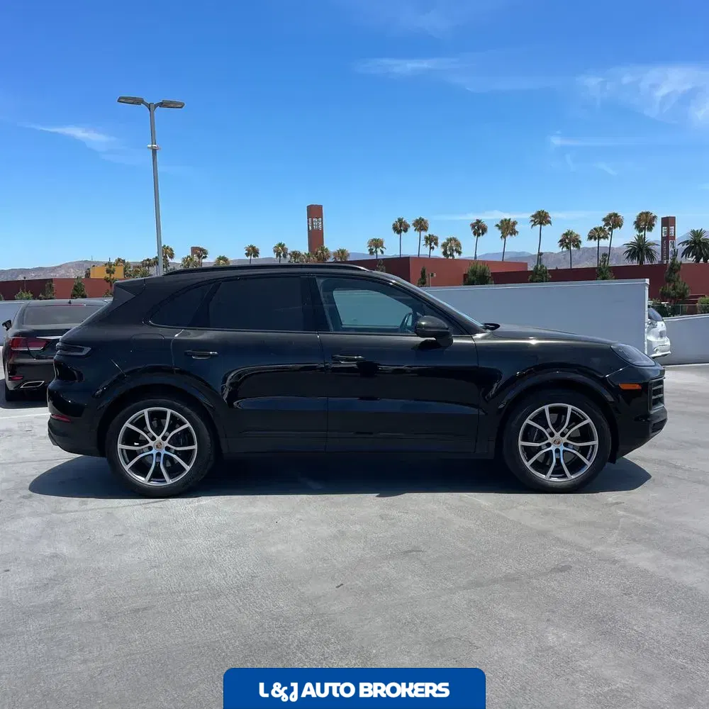 2024 Porsche Cayenne Base