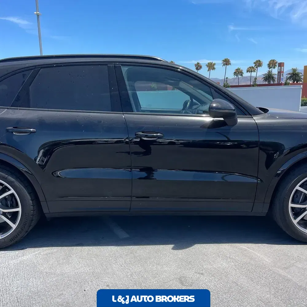 2024 Porsche Cayenne Base