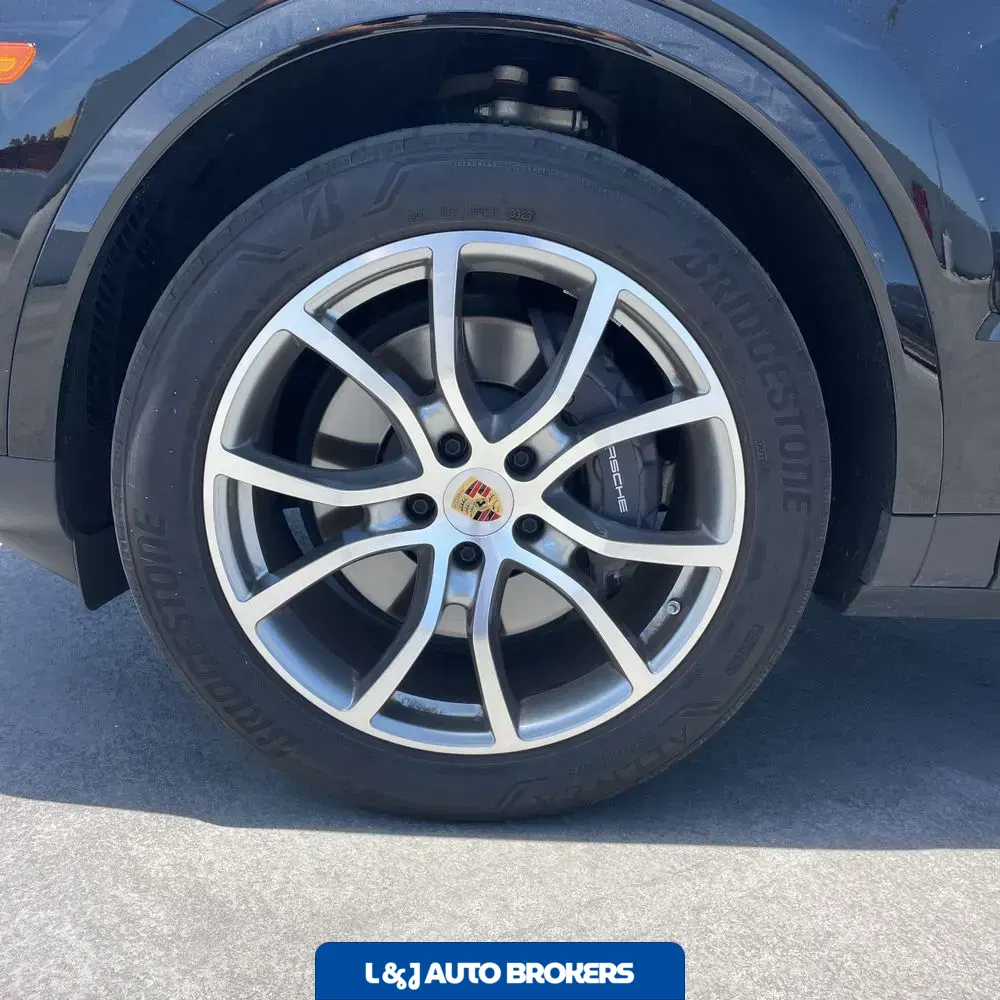 2024 Porsche Cayenne Base