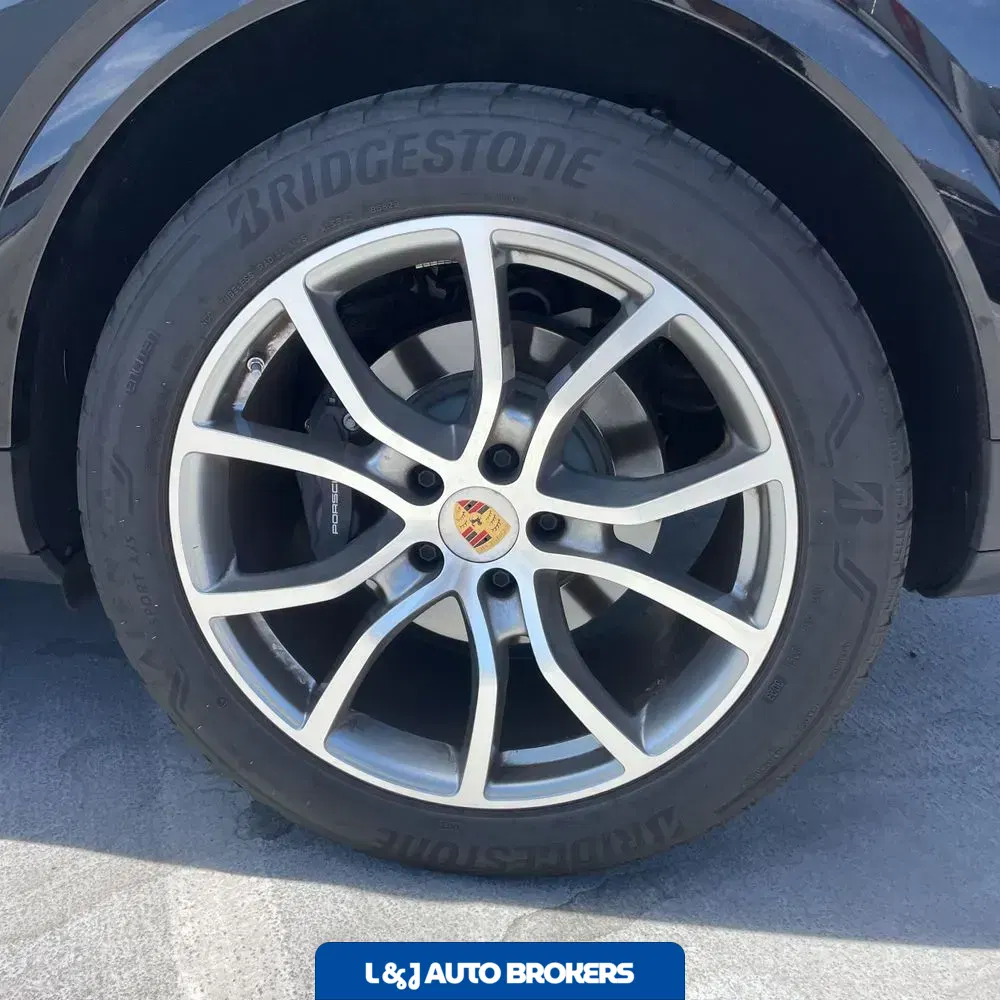 2024 Porsche Cayenne Base