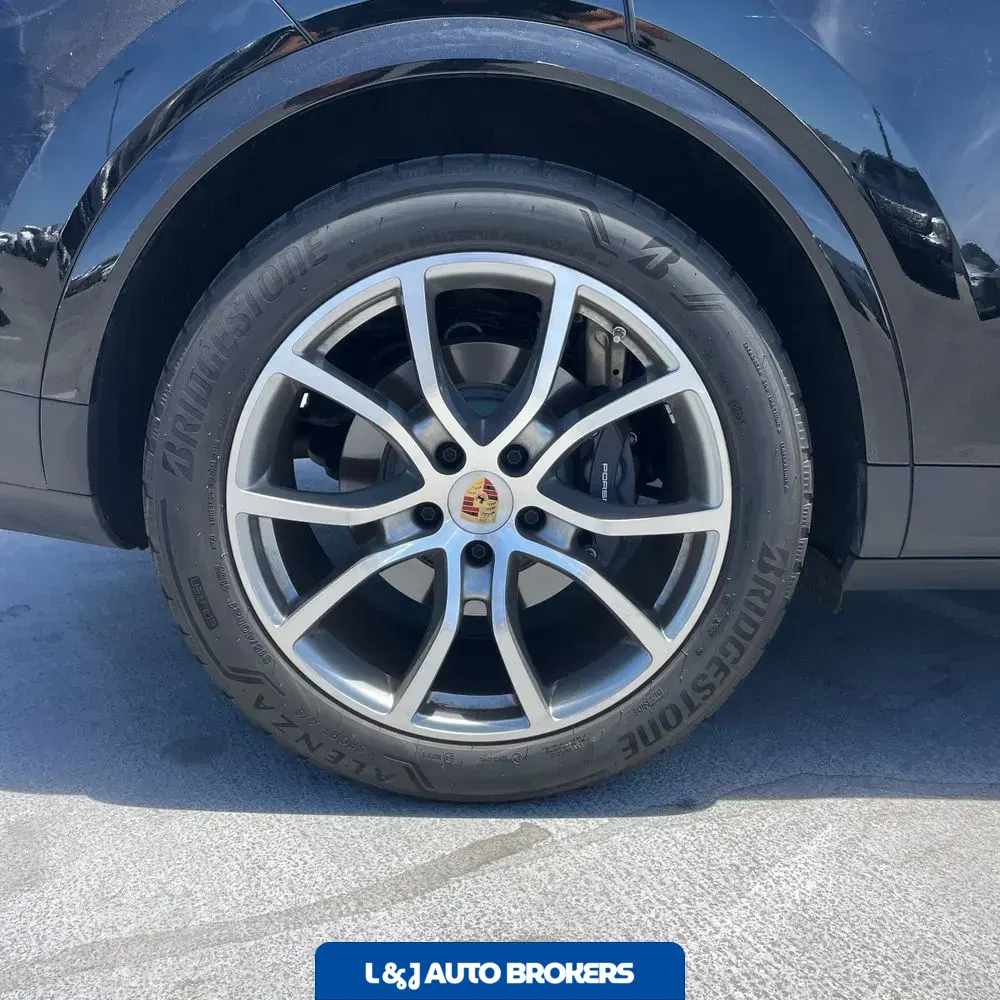 2024 Porsche Cayenne Base