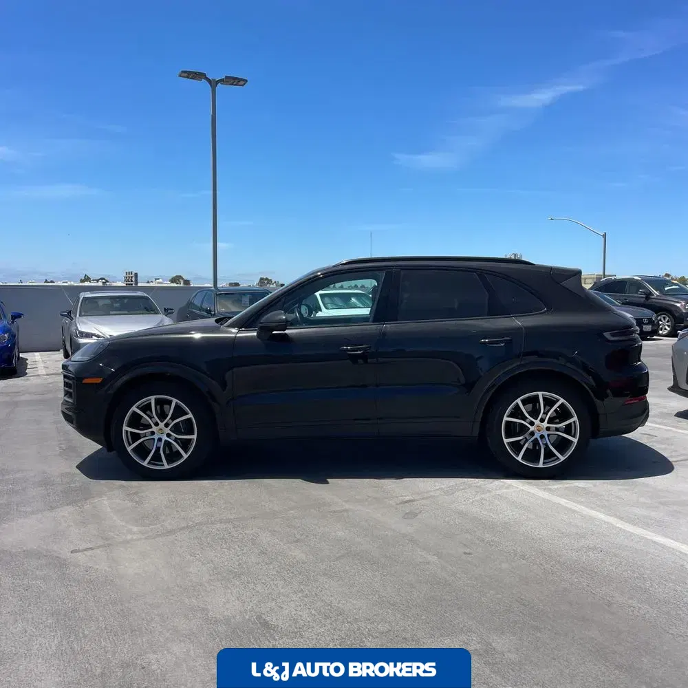 2024 Porsche Cayenne Base