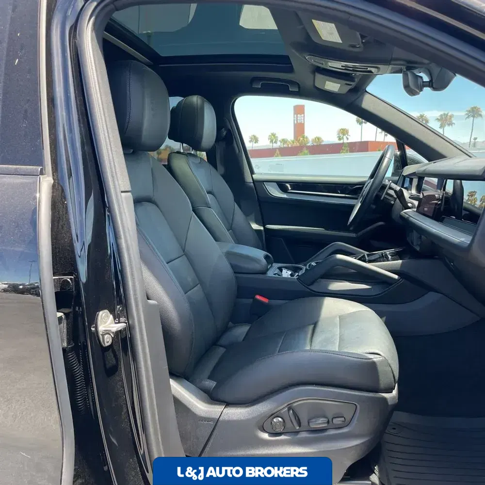 2024 Porsche Cayenne Base