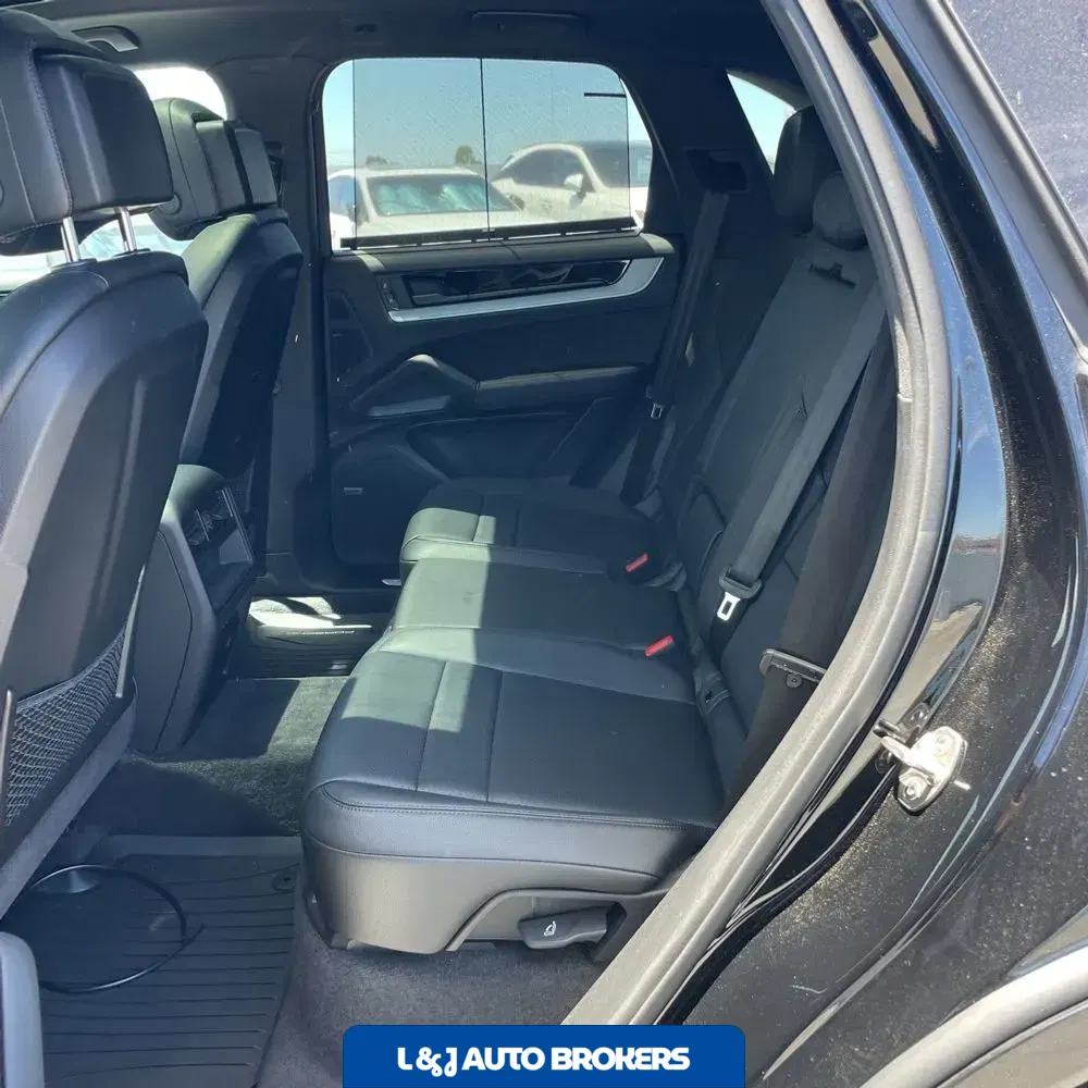 2024 Porsche Cayenne Base