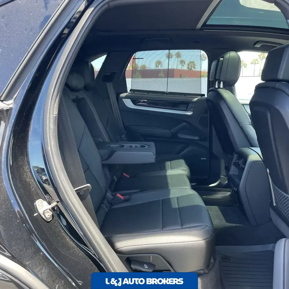 2024 Porsche Cayenne Base