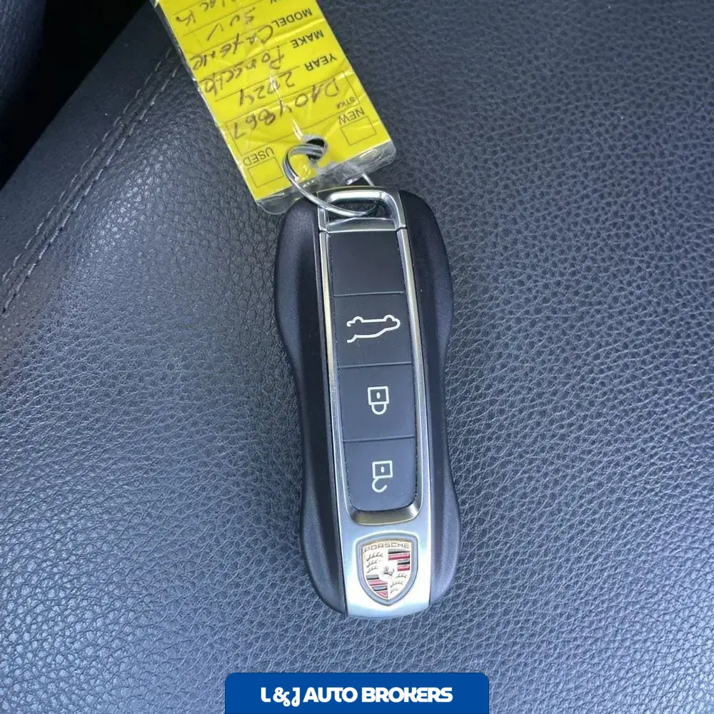 2024 Porsche Cayenne Base