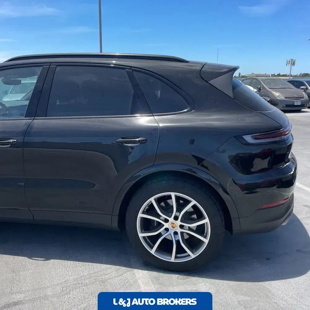 2024 Porsche Cayenne Base