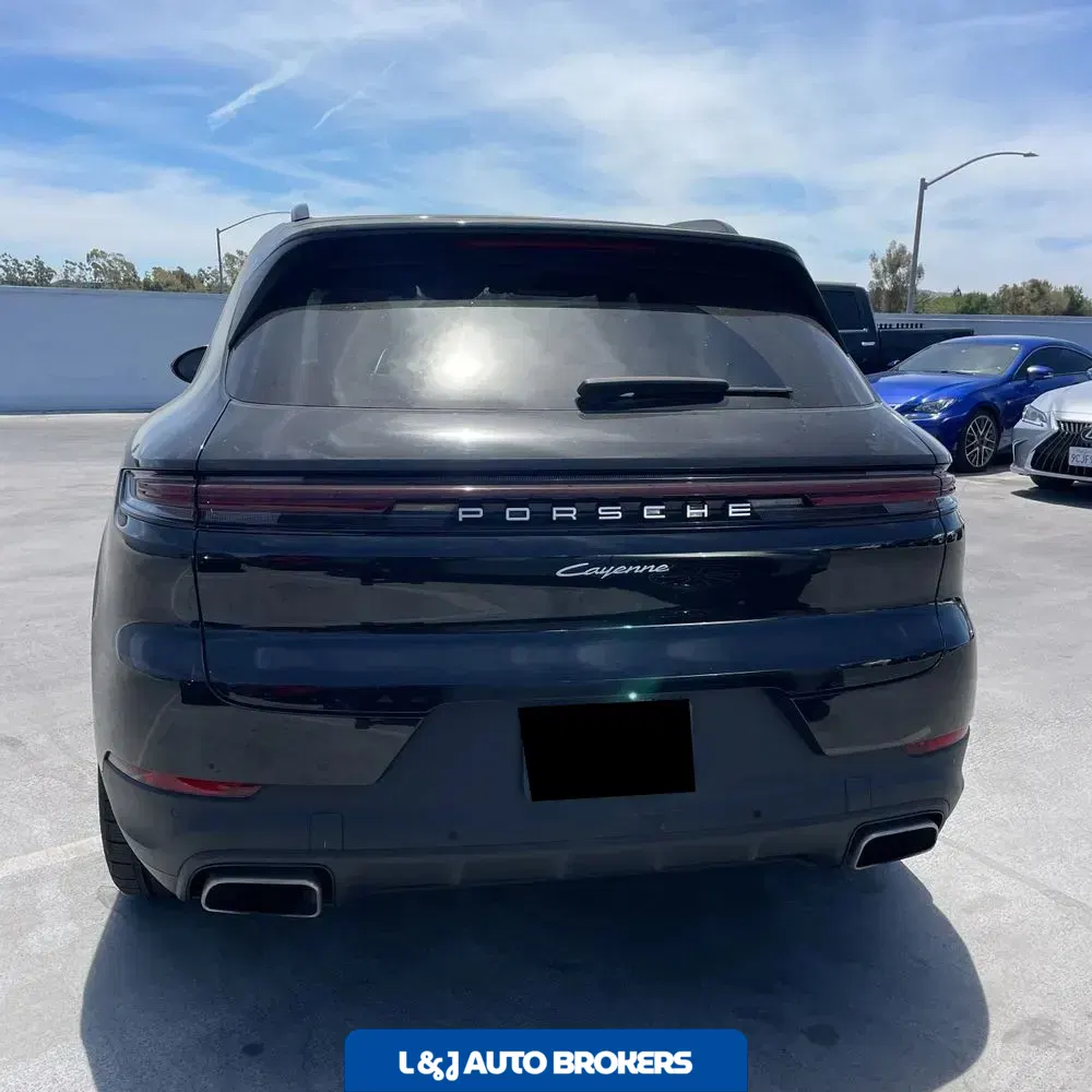 2024 Porsche Cayenne Base