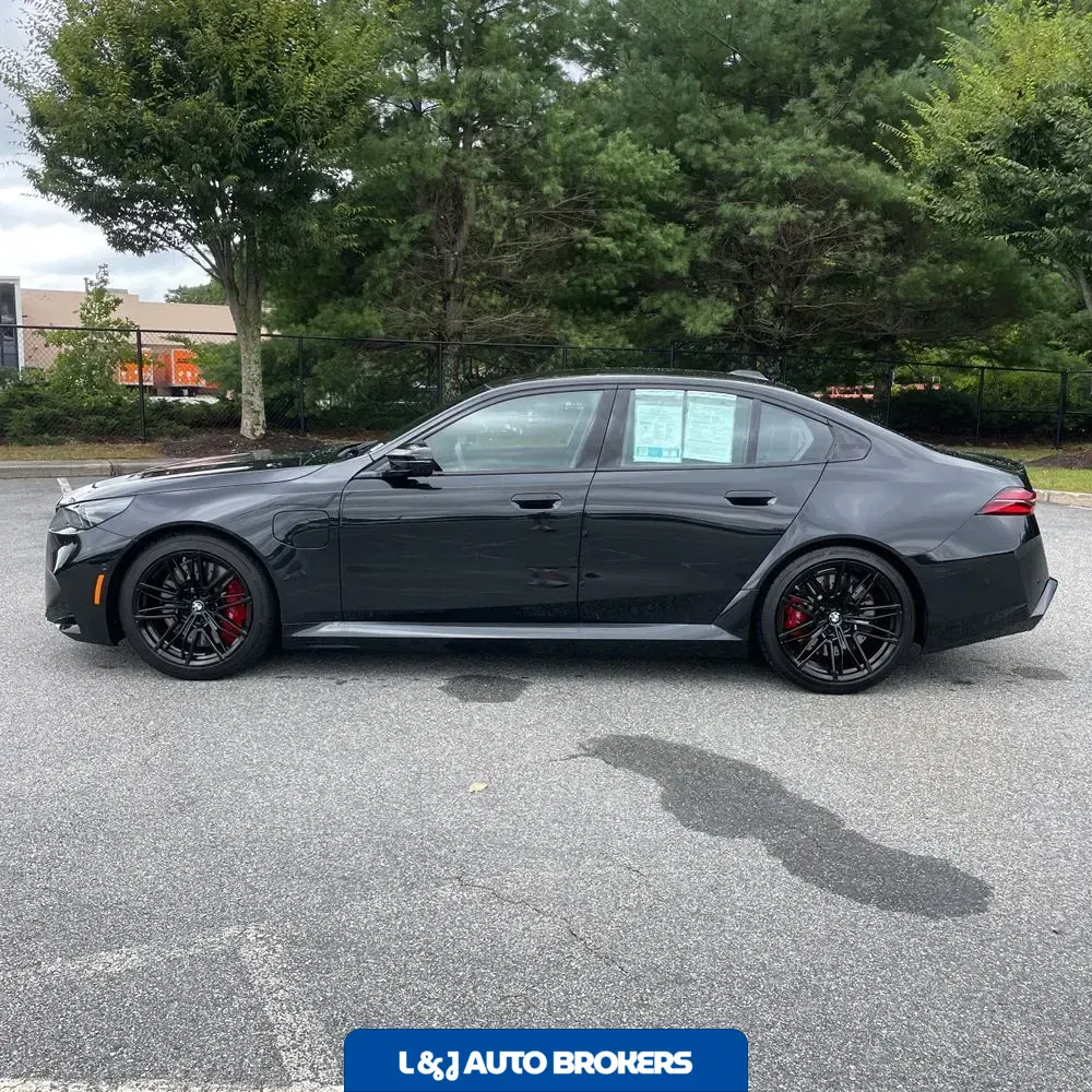 2025 BMW M5 Base