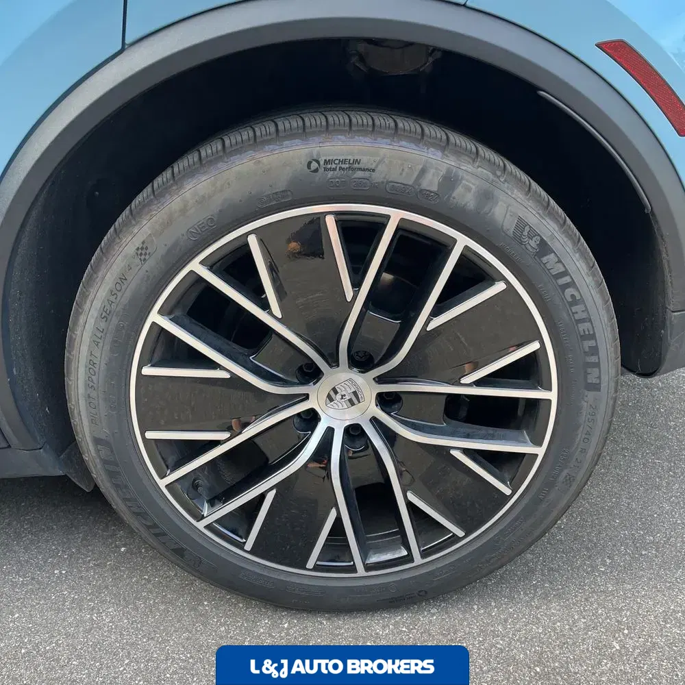 2024 Porsche Macan EV 4