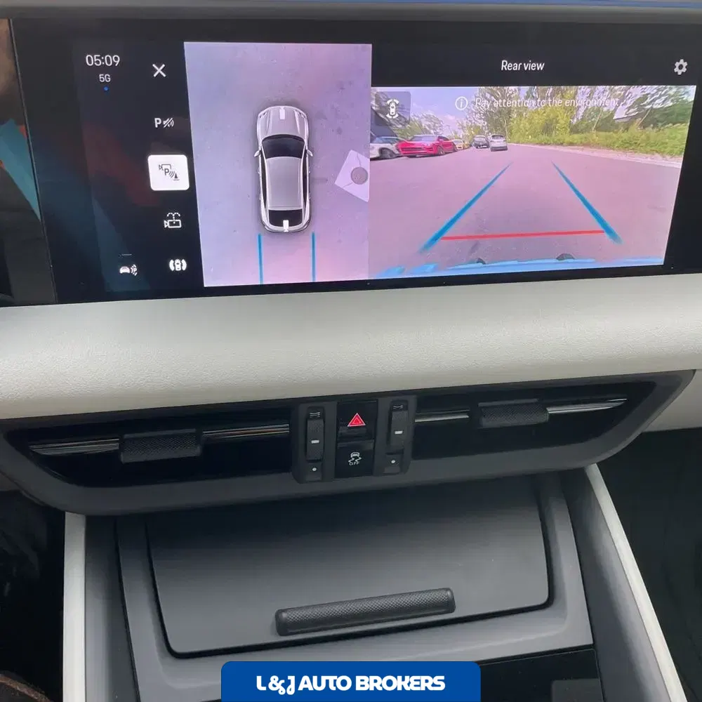 2024 Porsche Macan EV 4