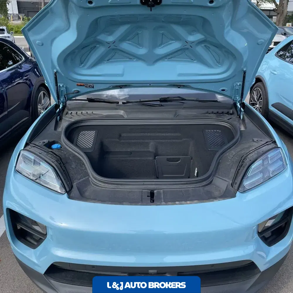 2024 Porsche Macan EV 4