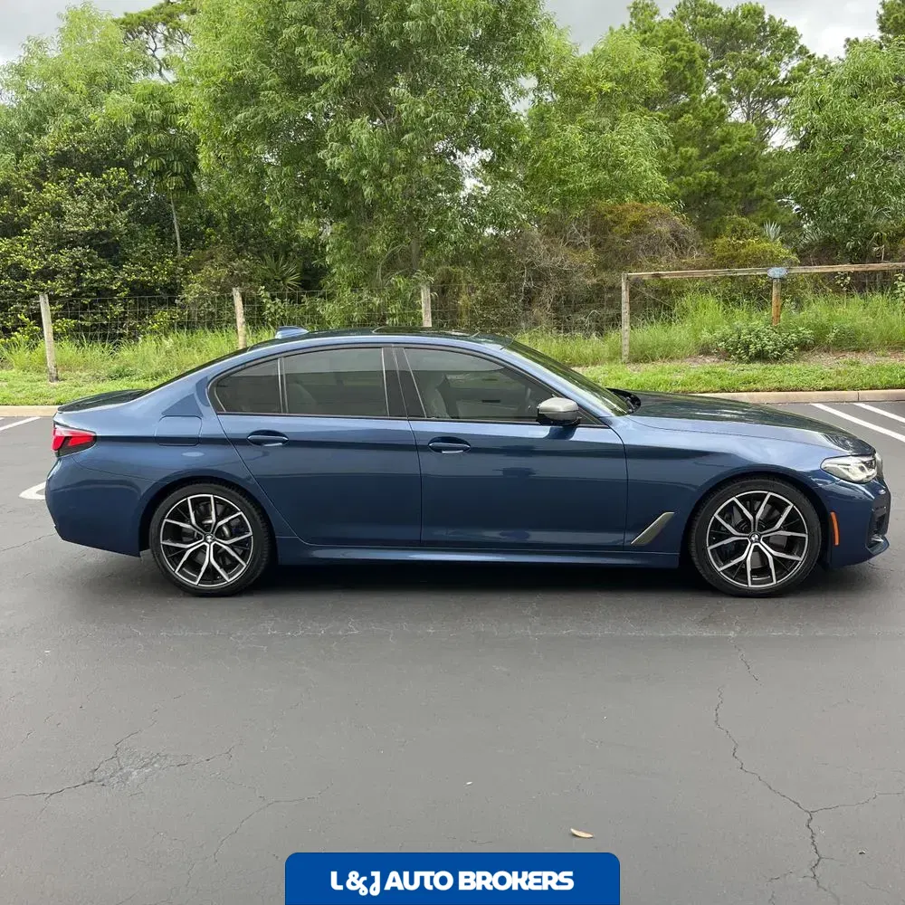 2021 BMW 5-Series M550xi