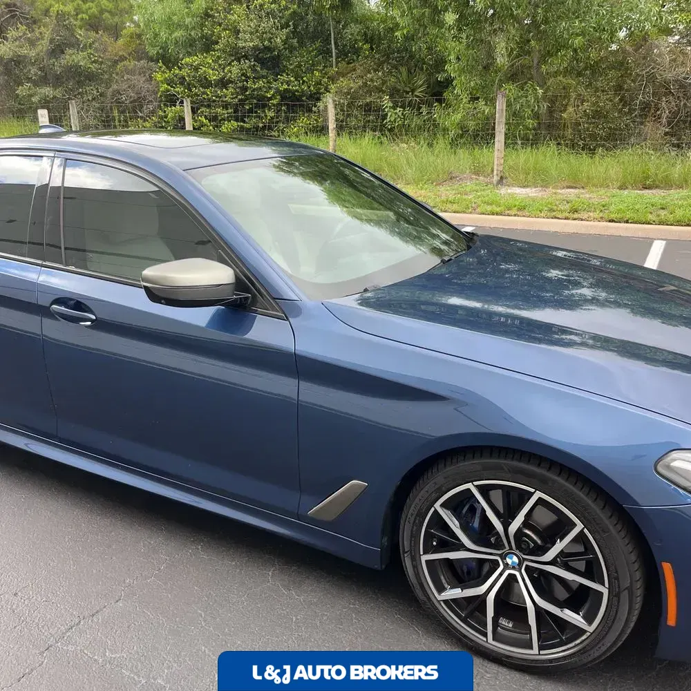 2021 BMW 5-Series M550xi