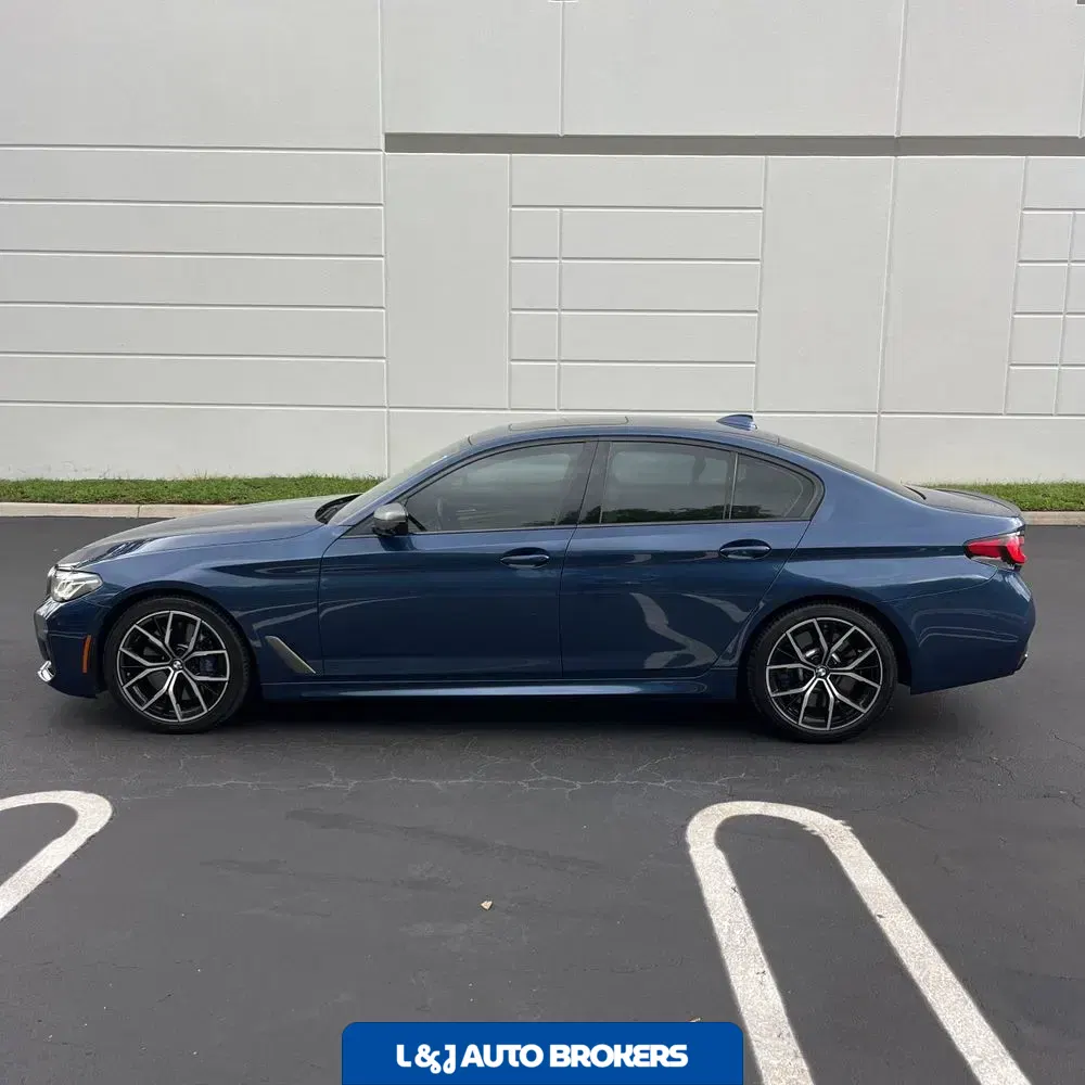 2021 BMW 5-Series M550xi